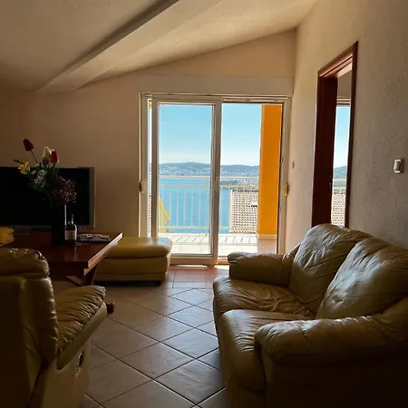 The View * רוגוזניצה